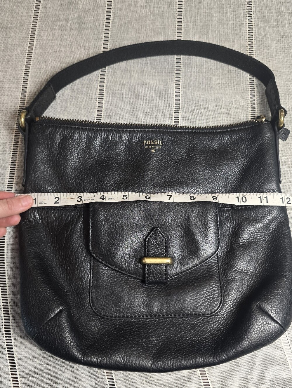 Fossil Black Pebbled Leather Shoulder Bag with Gold Hardware - Picture 2 of 12